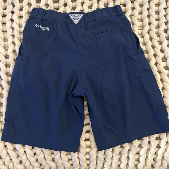 Size large Columbia Boys Navy Cargo Shorts - Picture 2 of 2